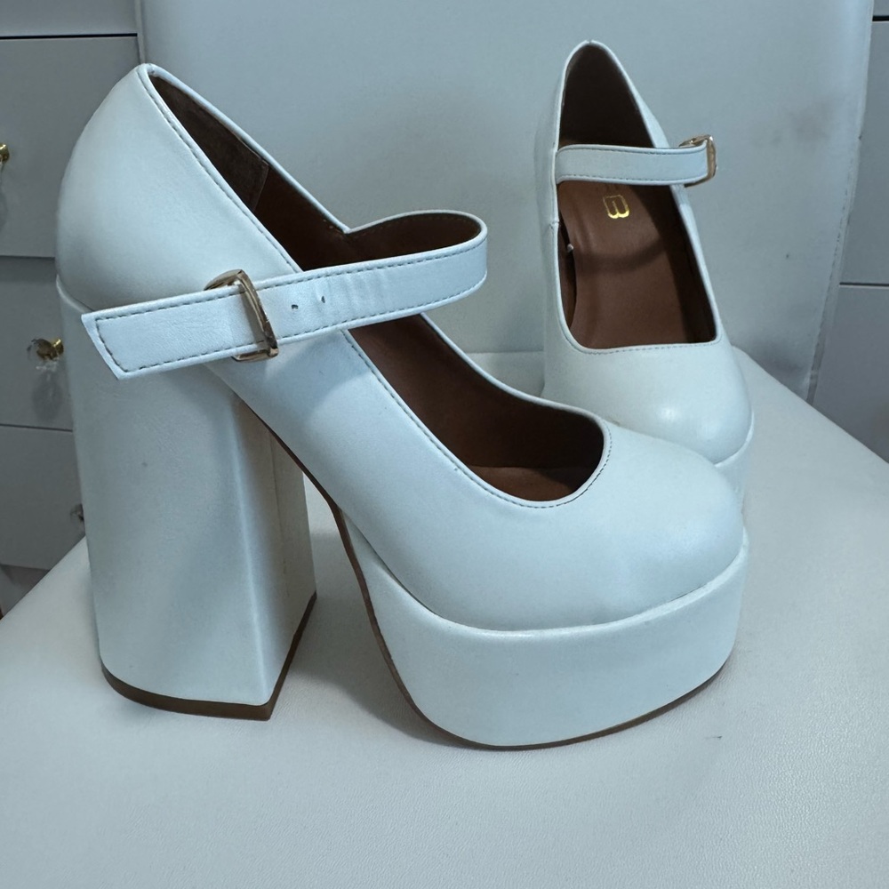 White Platform Mary Jane Heels with Chunky Heel
